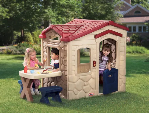 [1650567916] Picnic on the patio playhouse provencal 170621e13